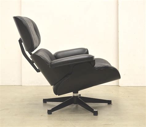 Lounge chair vitra  Offering ultimate comfort, this elegant chair has been produced by Vitra since the 1950s using virtually the same production